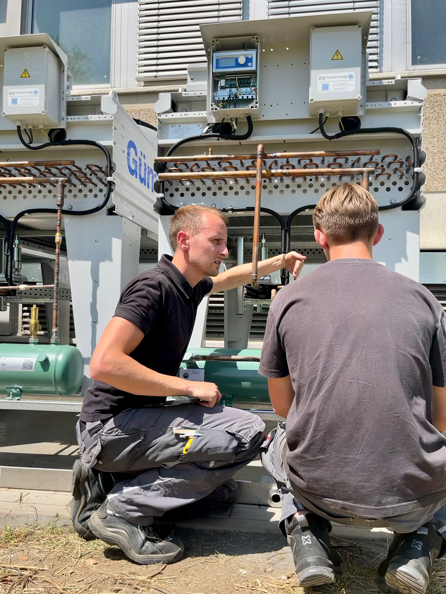 RS Klimatechnik GmbH – Sven Rheinhold und Azubi